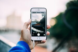 マッチングアプリで20代が使うべき写真は複数枚必要なの？