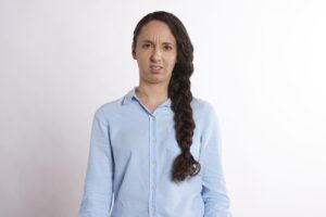 マッチングアプリを利用する20代が気になる質問内容は？