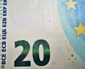 20代の人見知りを克服するための恋活アプリは？